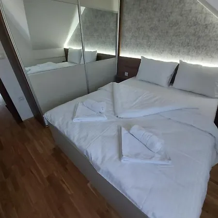 Apartamento Nideho Estate